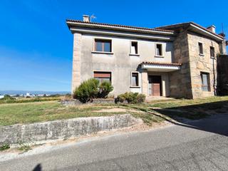 Maison en Rubins. Vivienda unifamiliar con jardin en construccion