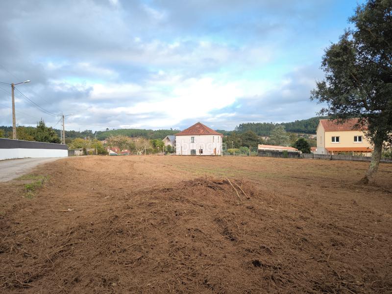 Foto 1f7d6c83-38d7-455a-bdb4-c69af54ea4cc. Terreny residencial a Caldas de Reis