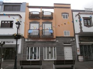 Casa a Calle miguel hernández 12. Edificio  con local y dos viviendas