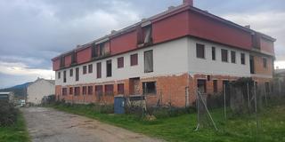 Terreny residencial a Espirdo. Terreno urbano con promocion en estado de obra parada en la higu