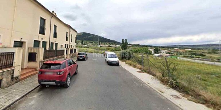 Foto 8e83dadb-da8e-44a4-8015-f8fb4be5d479. Aparcament cotxe a El Espinar Pueblo Espinar (El)