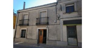 Casa in Aguilafuente. Edificio con dos viviendas independientes en venta en aguilafuen
