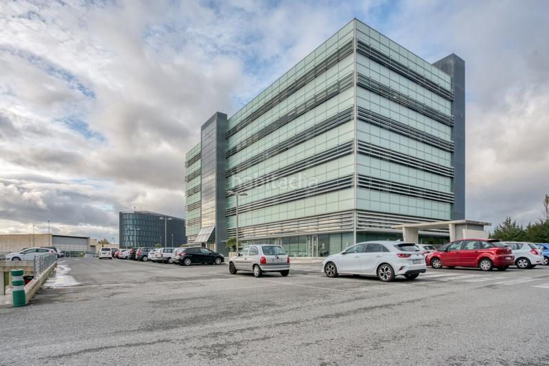 Foto 08a6ddb2-8585-44c4-8e2a-56b0f8c798ee. Miete büro mit parking in Aranguren