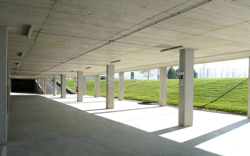 Foto 5ad042e7-7352-4980-8246-c16118afb6bf. Miete büro mit parking in Aranguren