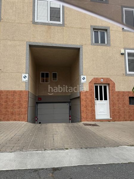 Foto a8fbed64-79a3-419b-ae81-9164fbe458a5. Aparcament cotxe a la herradura - balcón de Telde Telde