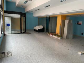 Affitto Locale commerciale in Merineros 18. 520 m2 útiles de local en calle merineros