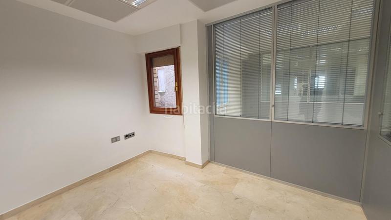 Foto fd0466a3-cb60-4d8f-928e-3c147b1fc200. Miete büro in Centro Soria