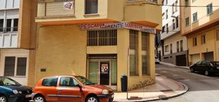 Local commercial à Calle navas de tolosa 18. Local con 71 m2 construidos en esquina con 18 metros de fachada