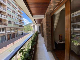Pis a Legazpi. Vivienda céntrica, con espacios amplios y hermoso balcón.