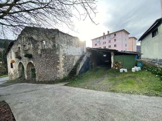 Casa a Bergara. Caserio a rehabilitar con dos arcos