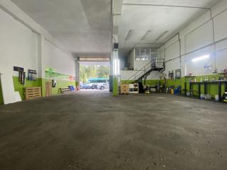 Nau industrial  Amillaga kalea. Amplio pabellón en amillaga