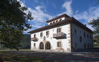 Casa en Legazpi. Impresionante palacio con vistas espectaculares. oportunidad