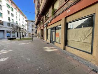 Local Comercial a Legazpi. Venta de local comercial, céntrico, amplio escaparate a dos call