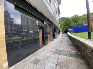 Local Comercial  Fraiskozuri plaza. Local comercial céntrico. negociable!!