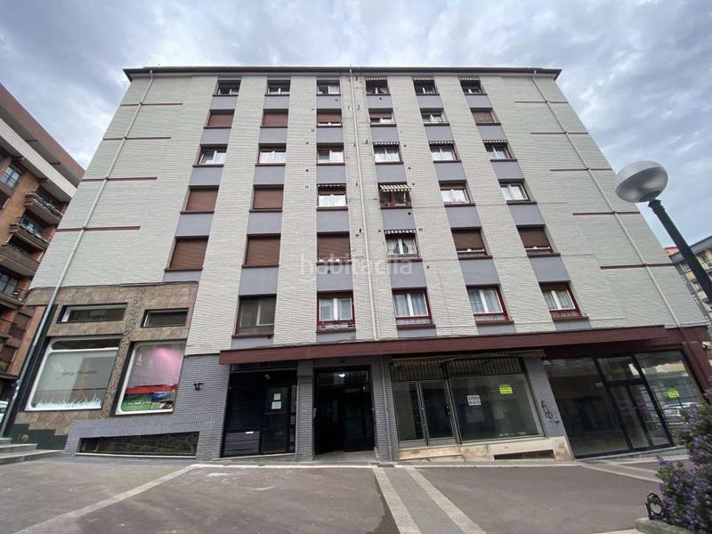 Foto 51198961-9f5e-4237-a9ba-9706702e89a2. Piso vivienda céntrica con ascensor, exterior y soleada. espectacular en Bergara