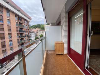 Piso  Irizar ibilbidea. Vivienda céntrica con ascensor, exterior y soleada. espectacular