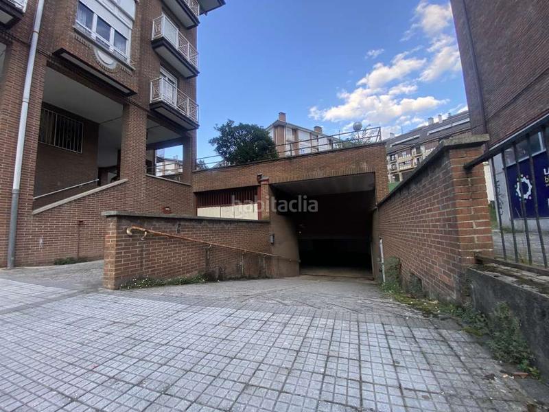 Foto 5ff51356-1cc2-454d-82d4-45cd19c348cc. Aparcament cotxe a Bergara