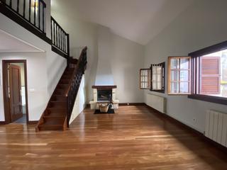 Pis a Elgeta. Vivienda tipo duplex en muy buen estado y con chimenea
