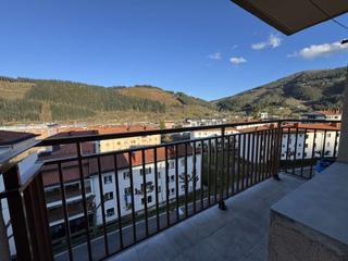 Etagenwohnung en Legazpi. Piso alto con ascensor, balcn, soleado y vistas impresionantes