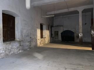 Local Comercial a Bergara. Venta de 2 locales en el espectacular palacio eginomallea