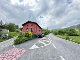 Casa a Bergara. Espectacular casa con terreno. reformada y habilitada con 2 vivi