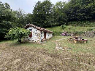 Finca rústica a Gabiria. Se vende terreno con preciosa borda y fácil acceso.