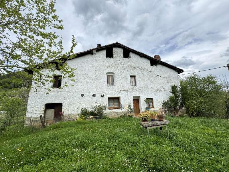 Foto dea6547e-95eb-4cc4-b81a-e3e488a51980. Casa impresionante caserio unifamiliar, amplia parcela de terreno y una situación privilegiada en Antzuola