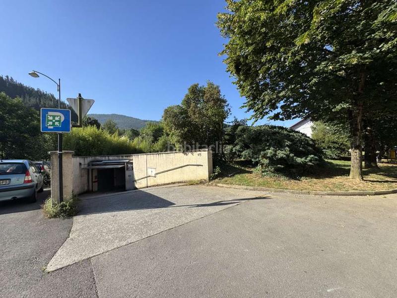 Foto 28087a42-3548-4fc8-8555-4c452742e806. Parking voiture dans Bergara