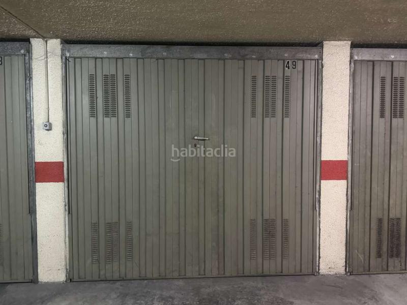 Foto 790b7c23-d867-45c5-b631-086f3494777e. Parking voiture dans Bergara