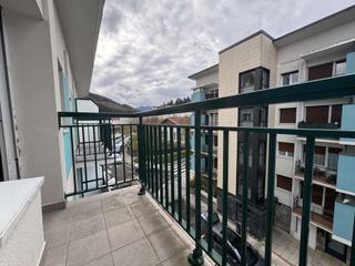 Pis a Legazpi. Piso alto, totalmente exterior y con 3 balcones