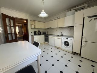 Pis en Legazpi. Piso centrico de 3 habitaciones, amueblado y en buen estado