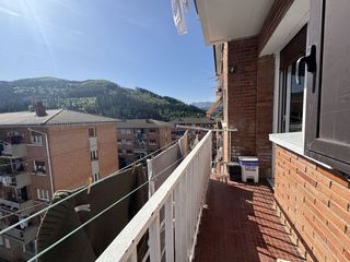Pis en Legazpi. Piso alto con ascensor, soleado y muy buenas vistas