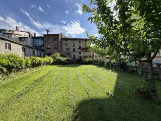 Appartement à Antzuola. Espectacular vivienda con jardín y garaje en el centro de antzuo