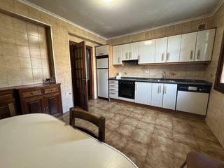 Pis en Legazpi. Piso soleado de 3 habitaciones en el centro de legazpi