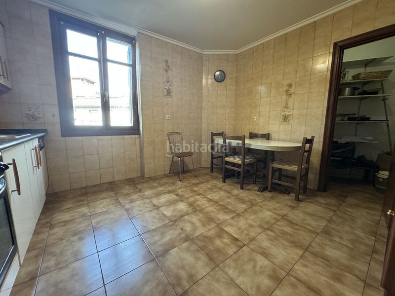 Foto f8ed8d0f-ff60-44a1-9315-6c4a14a69e59. Flat in Legazpi