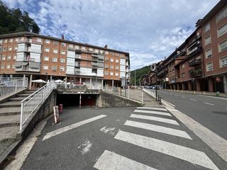 Autoparkplatz in Bergara. Garaje cerrado en bolu