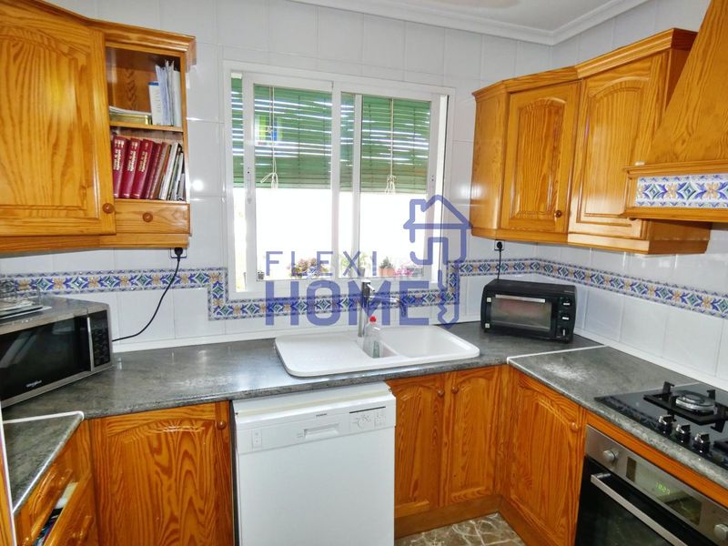 Foto fe355678-54cb-4972-87ea-a31652e12848. House with heating in Torredelcampo