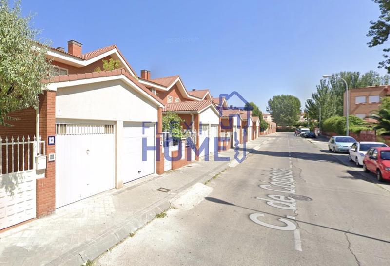 Foto 3e6633dd-b02f-4ca4-8c8a-82ec02bf37f6. Reihenhaus mit heizung parking pool in Val Alcalá de Henares