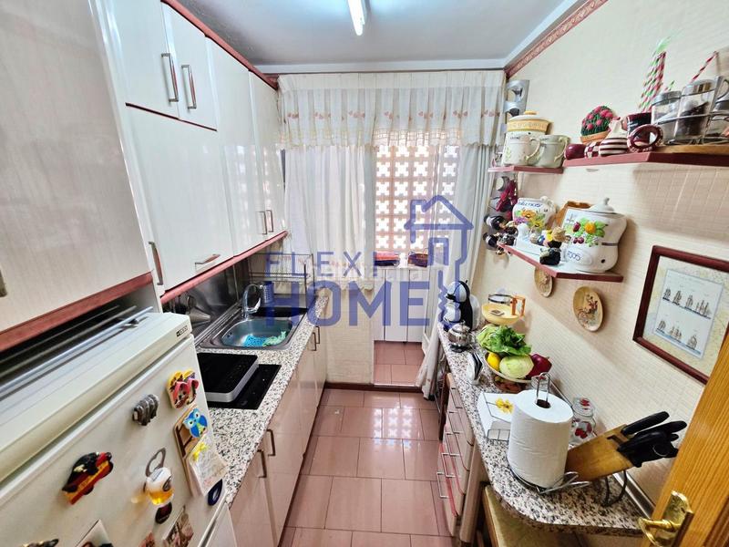 Foto 8e8bde15-44de-47f6-b2d2-93bab6e81f22. Flat with parking pool in Playa Poniente Benidorm