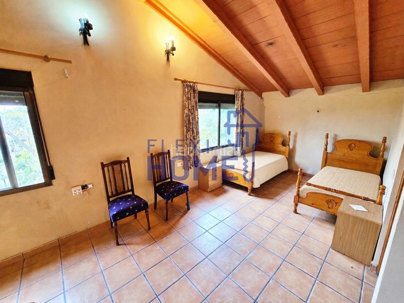 Foto a9eaa30a-1e15-4465-92c9-3e136dc80008. Chalet mit parking pool in Turís