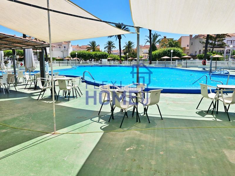 Foto 25b8b98b-5427-4a7e-ae7b-af4f8d2e88ec. Casa aparellada amb calefacció aparcament piscina a Torrevieja