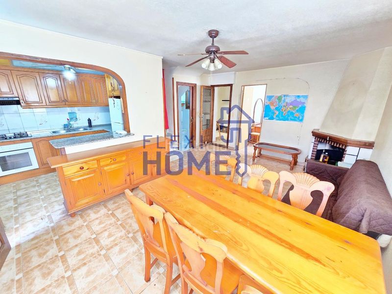 Foto 55792c61-bd1b-4c1d-86f8-4eb5f7e9d803. Casa aparellada amb calefacció aparcament piscina a Torrevieja