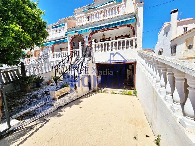 Foto 714fa427-b01d-498e-aa7c-5466144f37cc. Casa aparellada amb calefacció aparcament piscina a Torrevieja