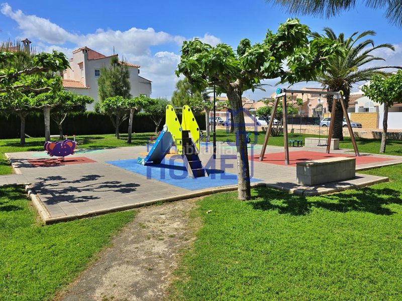 Foto 74b3b150-32d3-49db-8612-11082af52922. Casa aparellada amb calefacció aparcament piscina a Torrevieja