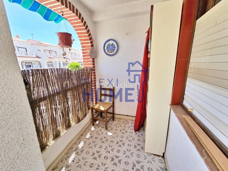 Foto 9c8d7fdf-e77a-40a9-aacf-5b58684c00ce. Casa aparellada amb calefacció aparcament piscina a Torrevieja