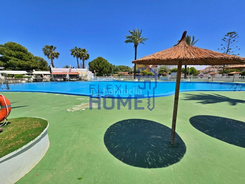 Foto d7d9beb8-b9ca-45c7-b05a-342cc9665a22. Casa aparellada amb calefacció aparcament piscina a Torrevieja
