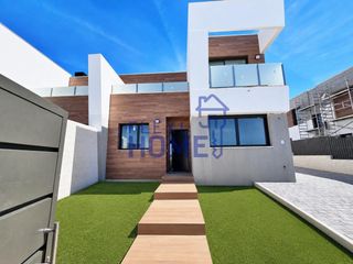 Casa aparellada  Avenida de la union europea