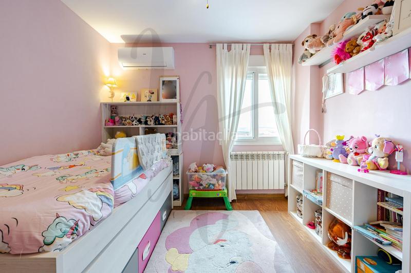 Foto 0f1215c4-ebeb-4dcb-aadc-d6bf2efcd1e6. Casa aparellada amb calefacció aparcament piscina a Uceda