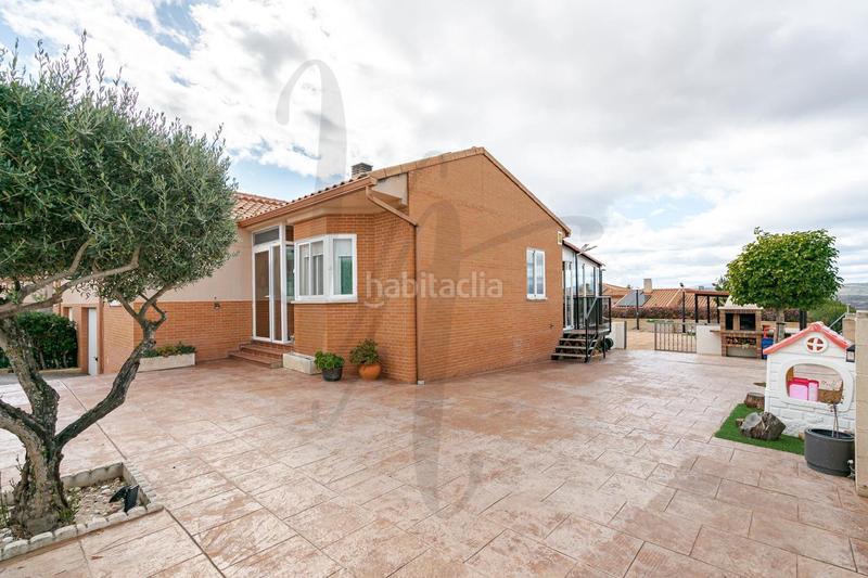 Foto 22051ad5-abf7-4983-b0ee-ab3a489cc4cb. Casa aparellada amb calefacció aparcament piscina a Uceda