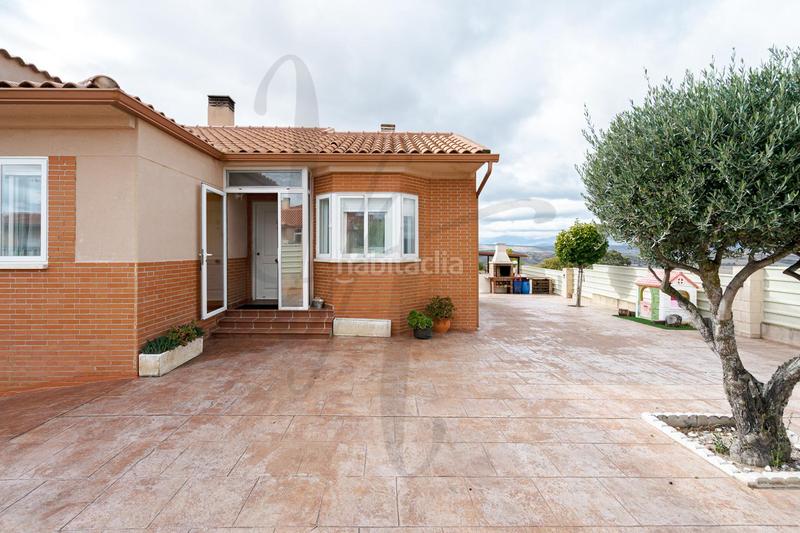 Foto 5689faa1-fcd9-4f93-b71e-ef3177fee07d. Casa aparellada amb calefacció aparcament piscina a Uceda